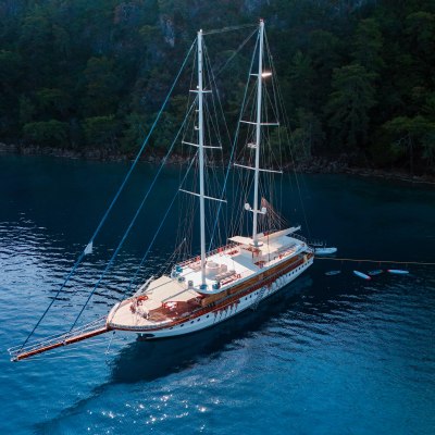 Queen Atlantis Yacht 13