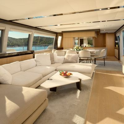 Damari Yacht 12