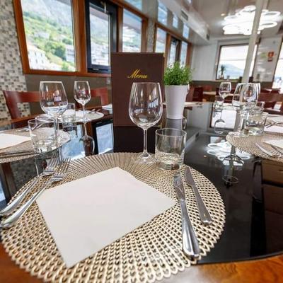 Queen Eleganza Yacht 9