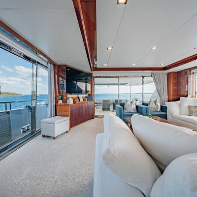 Beachfront II Yacht 12