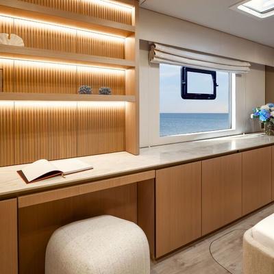 Tesni Yacht 14