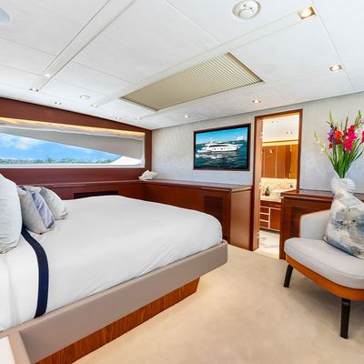 Happy Hour Yacht 15
