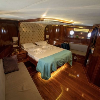 Queen Lila Yacht 14