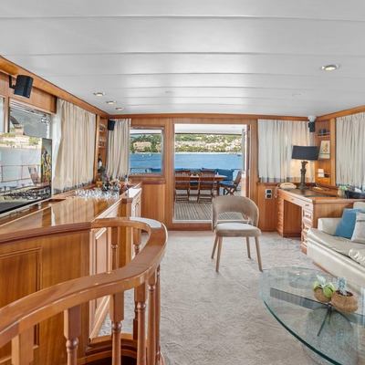 Ava Yacht 12