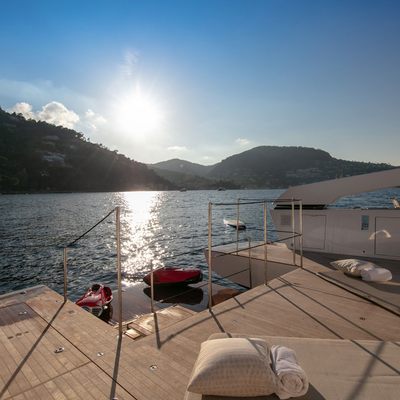 Belle De Nuit Yacht 15