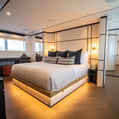 Fox Yacht 13