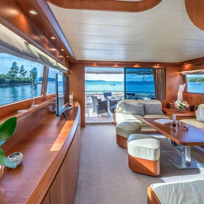 Jantar Yacht 12