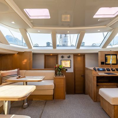 Champagne Hippy Yacht 14