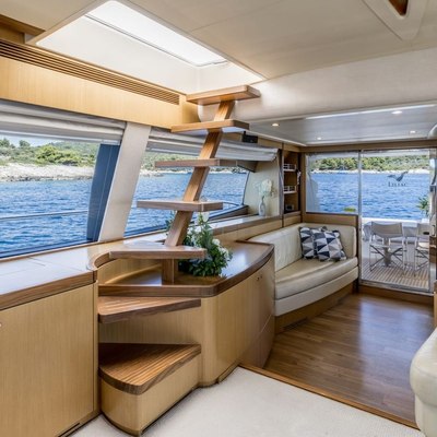 Amy Yacht 12