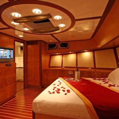 Serenity 86 Yacht 14