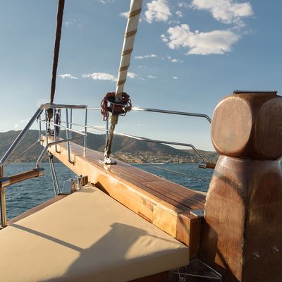 Entre Cielos Yacht 15