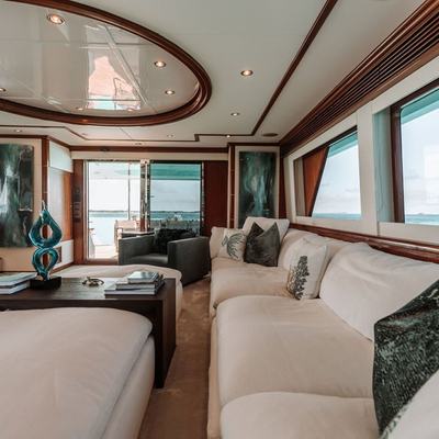 Beachfront Yacht 15