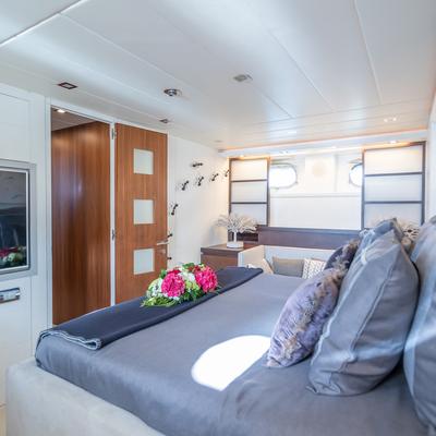 Lex Yacht 13