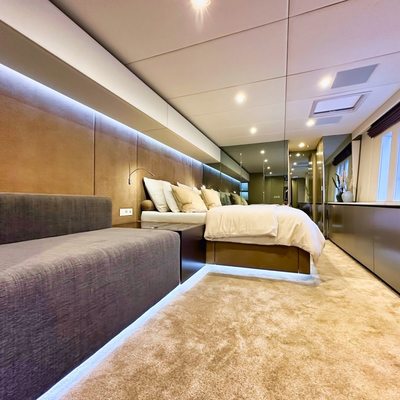Honeybird Yacht 15