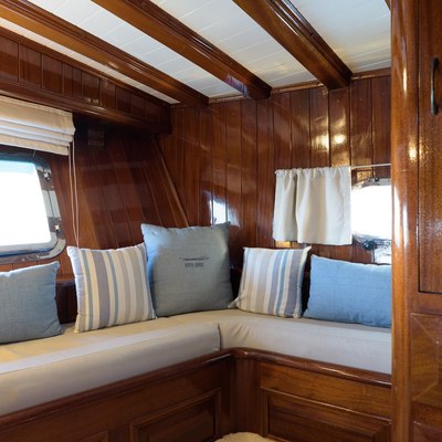 Entre Cielos Yacht 11