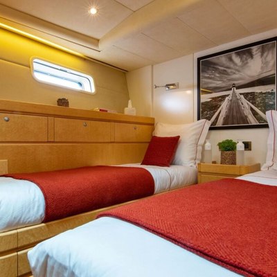 Lady 8 Yacht 14