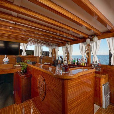 Linda Yacht 15