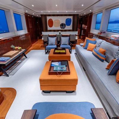 Calm Yacht 13