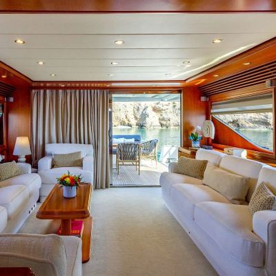 Salty Yacht 13