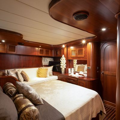 Pacha Yacht 13