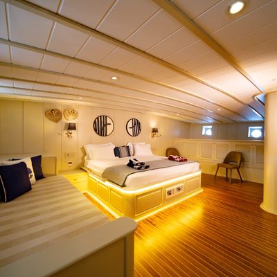 Caustic Yacht 14