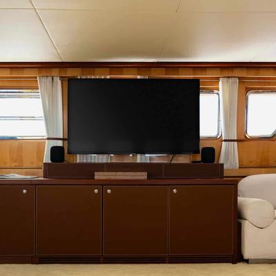 Curiosity Yacht 13
