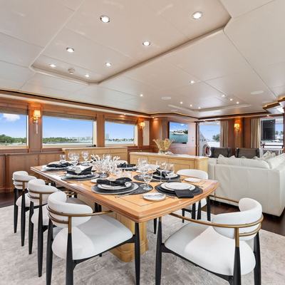 Invictus Yacht 15
