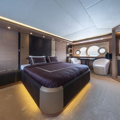 Bella Luna Yacht 15