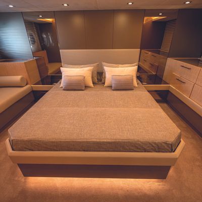 Five weeks Yacht 13