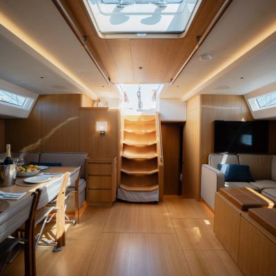 Victoria Yacht 11
