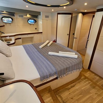 Arni Yacht 15
