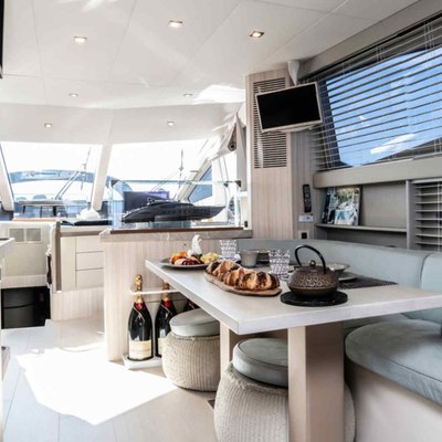 Ammonite Yacht 13