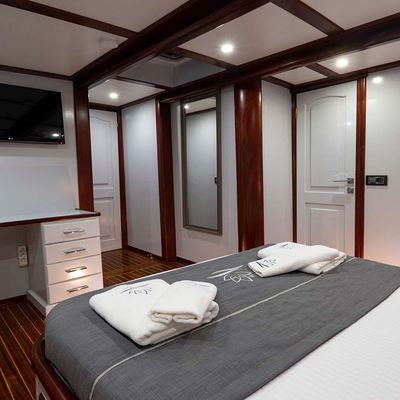 Lotus Yacht 14