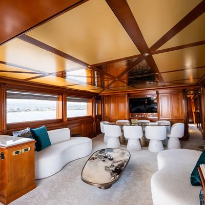 Aquila Yacht 12