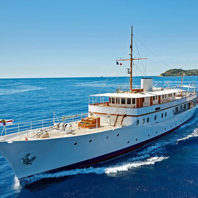 MALAHNE Yacht Charter Price - Camper & Nicholsons Shipyard Luxury Yacht ...