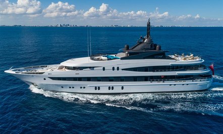 Yacht LUNA B available for Caribbean cruising this winter