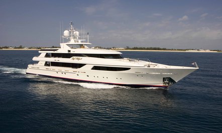 Motor Yacht AQUAVITA Offers New Year's Charter in the Caribbean 