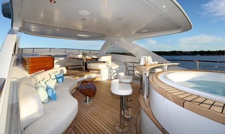 Celebrate the holidays aboard Mudler M/Y SOLIS 