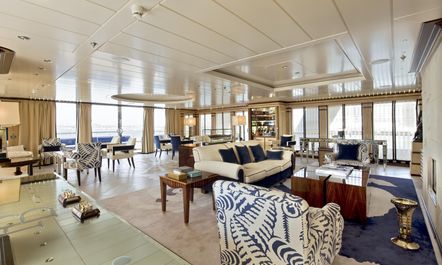 M/Y 'FORCE BLUE' Lowers Charter Rate for the Rest of Season