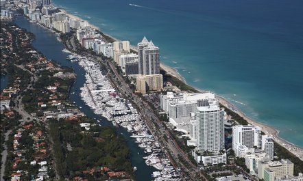 Charter Yachts Gather For Yachts Miami Beach 2017