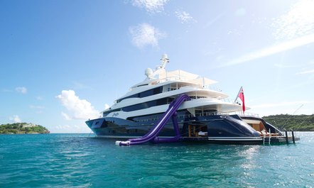 M/Y AMARYLLIS Opens For The Winter Holidays