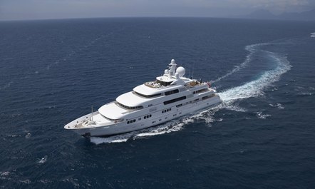Superyacht TITANIA Available in the Maldives