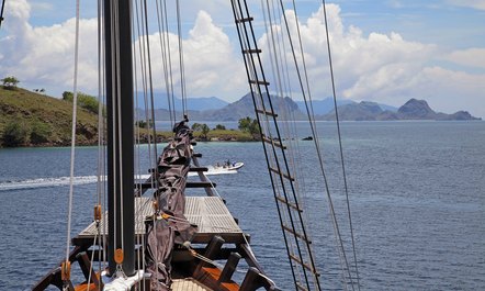 S/Y 'Dunia Baru' Open in Indonesia for New Year's