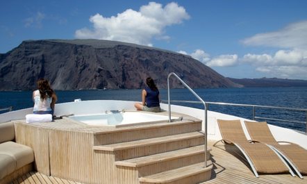 M/Y INTEGRITY Drops Rate in Galapagos Islands