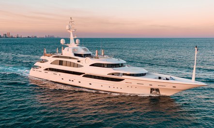 Enjoy a Bahamian getaway this winter onboard 62m superyacht LUMIERE II