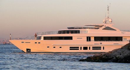 Motor Yacht Indiana For Charter