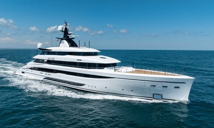 Superyacht Charter AMOR A VIDA Wins Robb Report's Prestigious Best of the Best Award