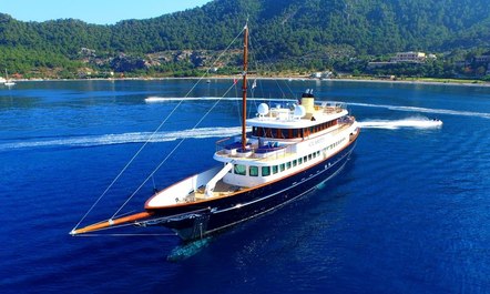 M/Y CLARITY offers special Bahamas charter deal
