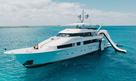 MEMENTO VIVERE announces destination change to Alaska for summer 2027 yacht charters