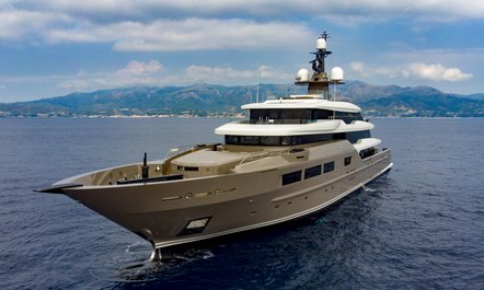 Brand new M/Y SOLO opens for Caribbean yacht charters